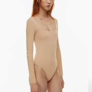 Aritiza Babatpn Contour Longsleeve Bodysuit in Soft Tan